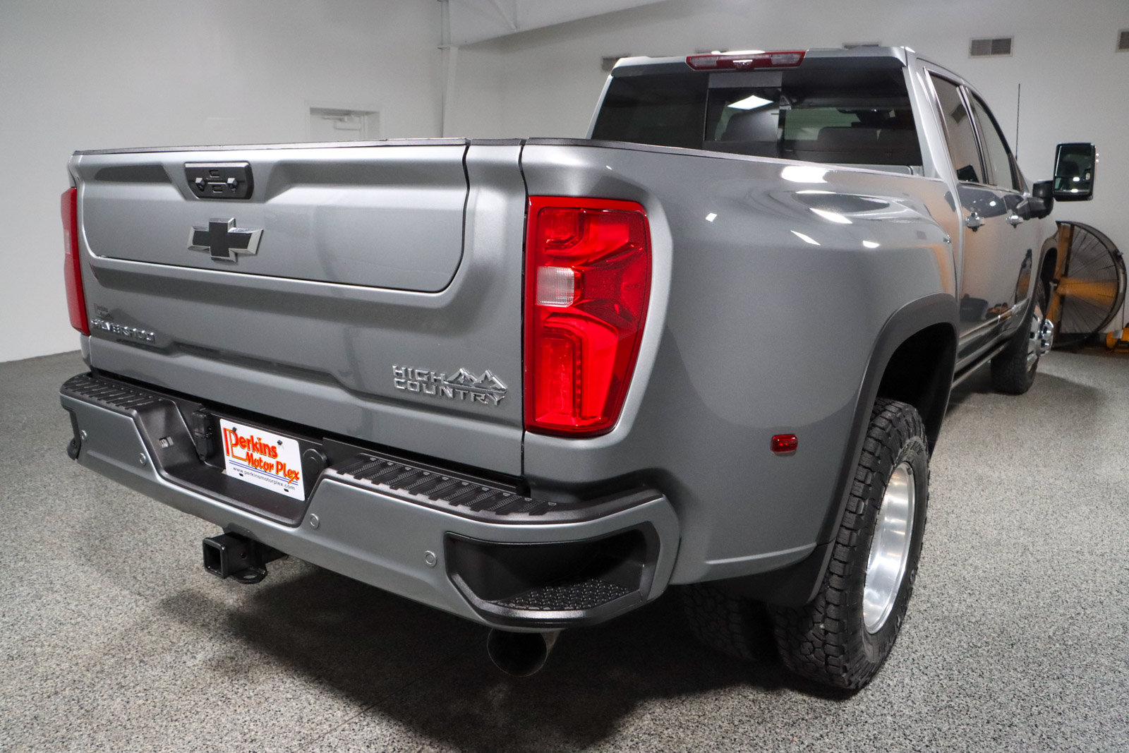 Used 2024 Chevrolet Silverado 3500 High Country w/ High Country Premium Package AWD/4WD image 7