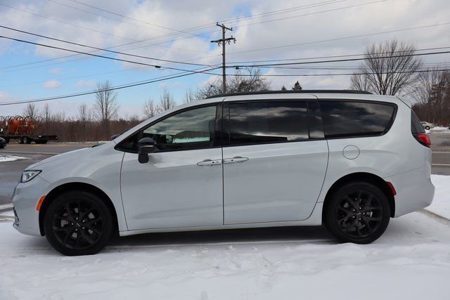 Used 2024 Chrysler Pacifica Limited w/ S Appearance Package image 29