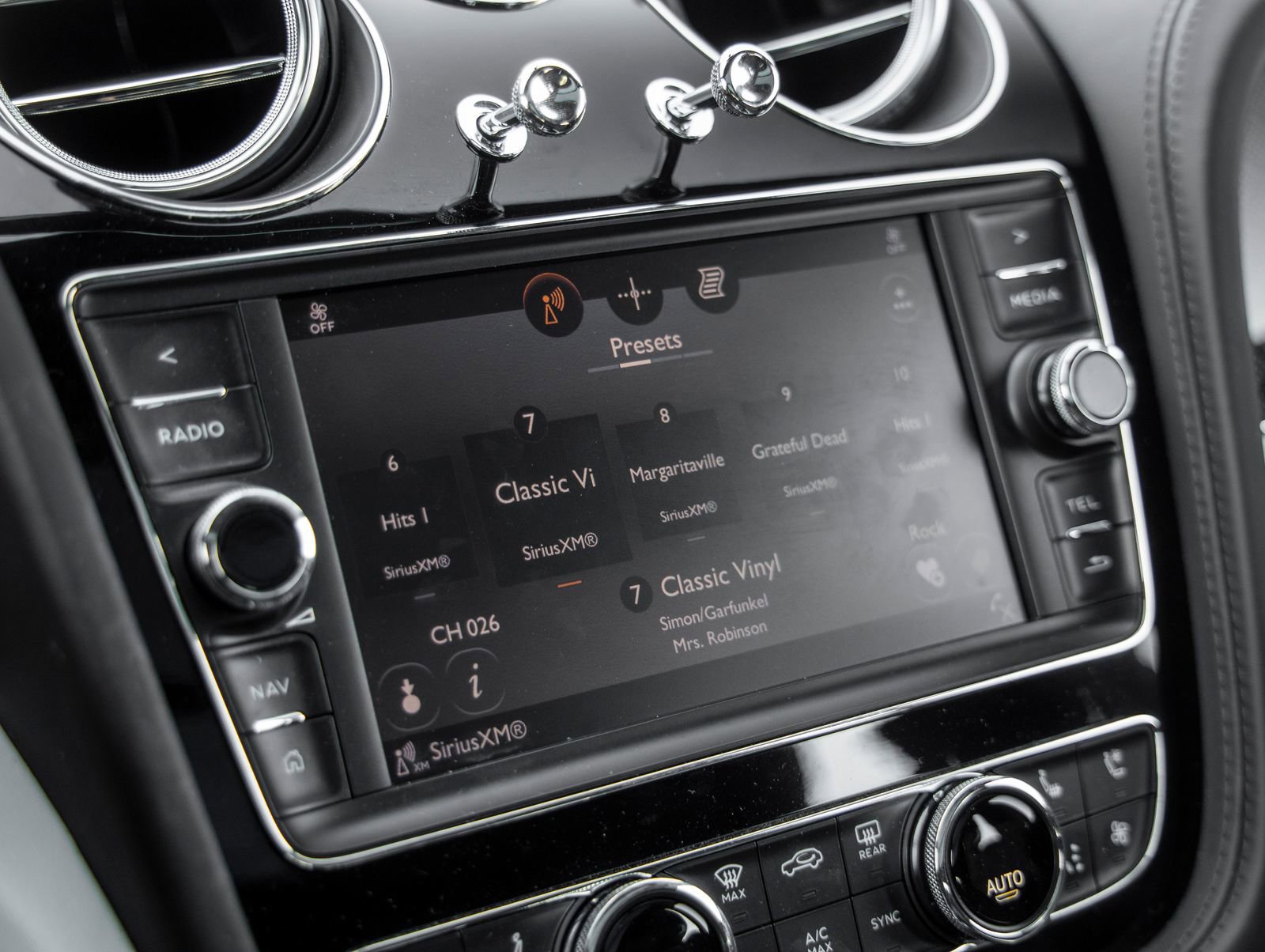Used 2020 Bentley Bentayga AWD/4WD image 32