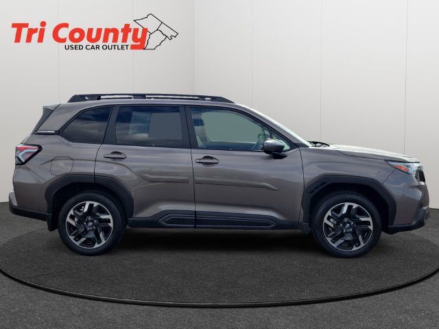 Used 2025 Subaru Forester Limited AWD/4WD image 9
