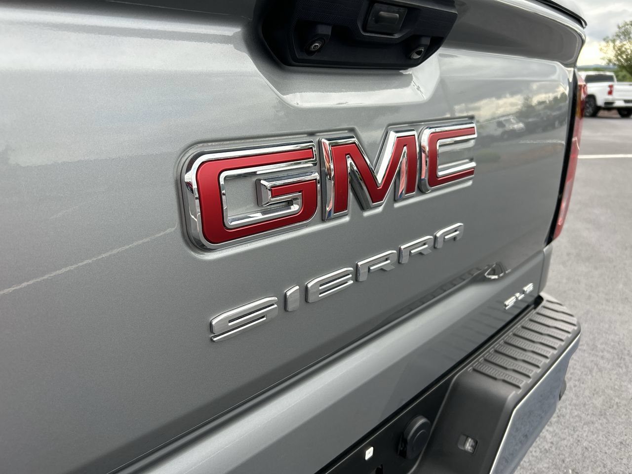 Used 2023 GMC Sierra 1500 SLE AWD/4WD image 11