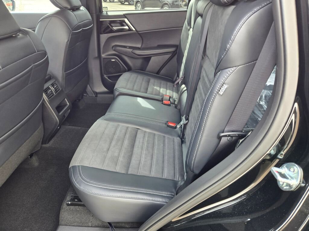 New 2026 Mitsubishi Outlander SE AWD/4WD image 13