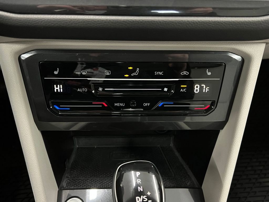 Used 2022 Volkswagen Tiguan SE image 17