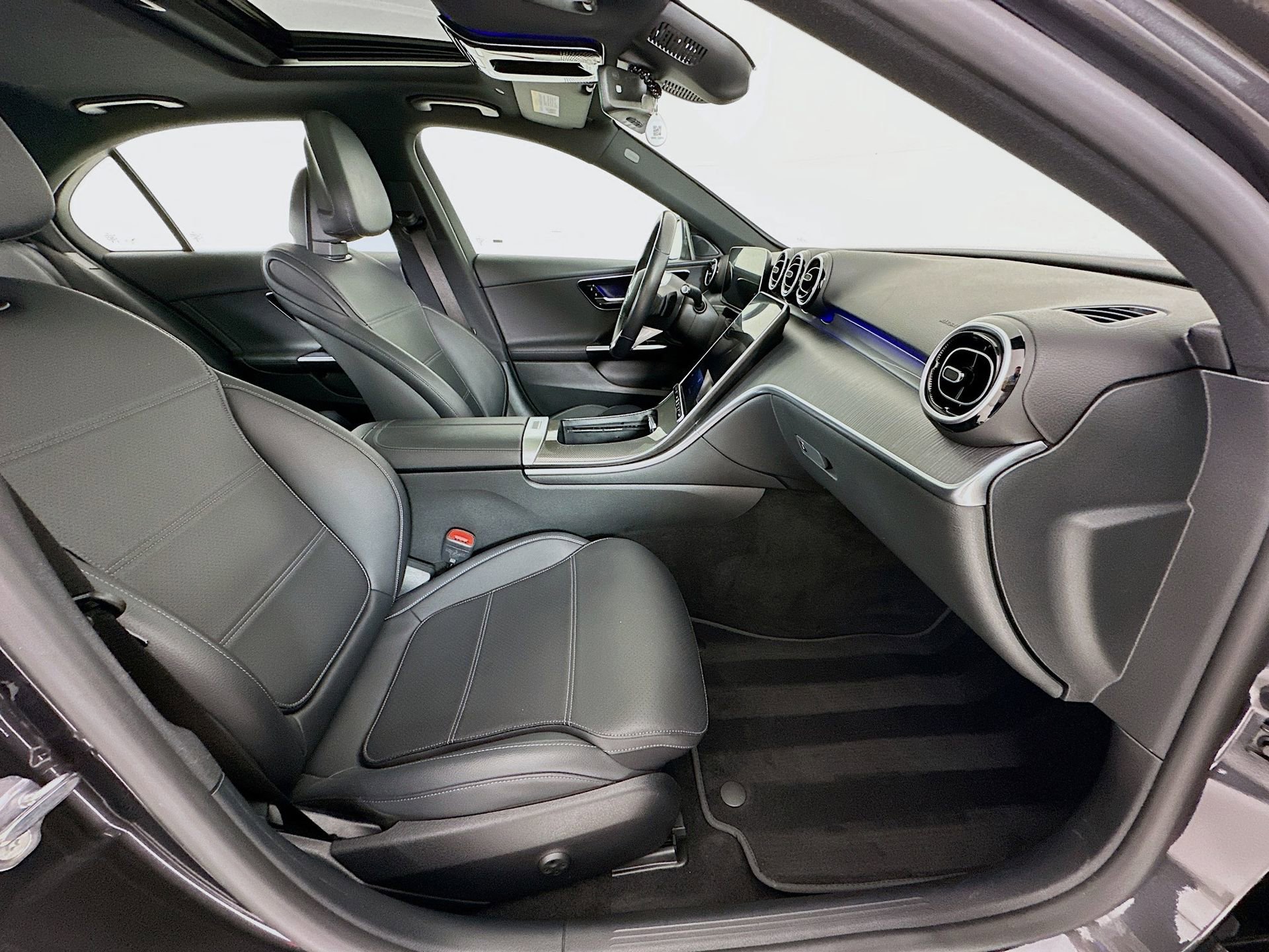Used 2023 Mercedes-Benz C 300 Sedan image 30