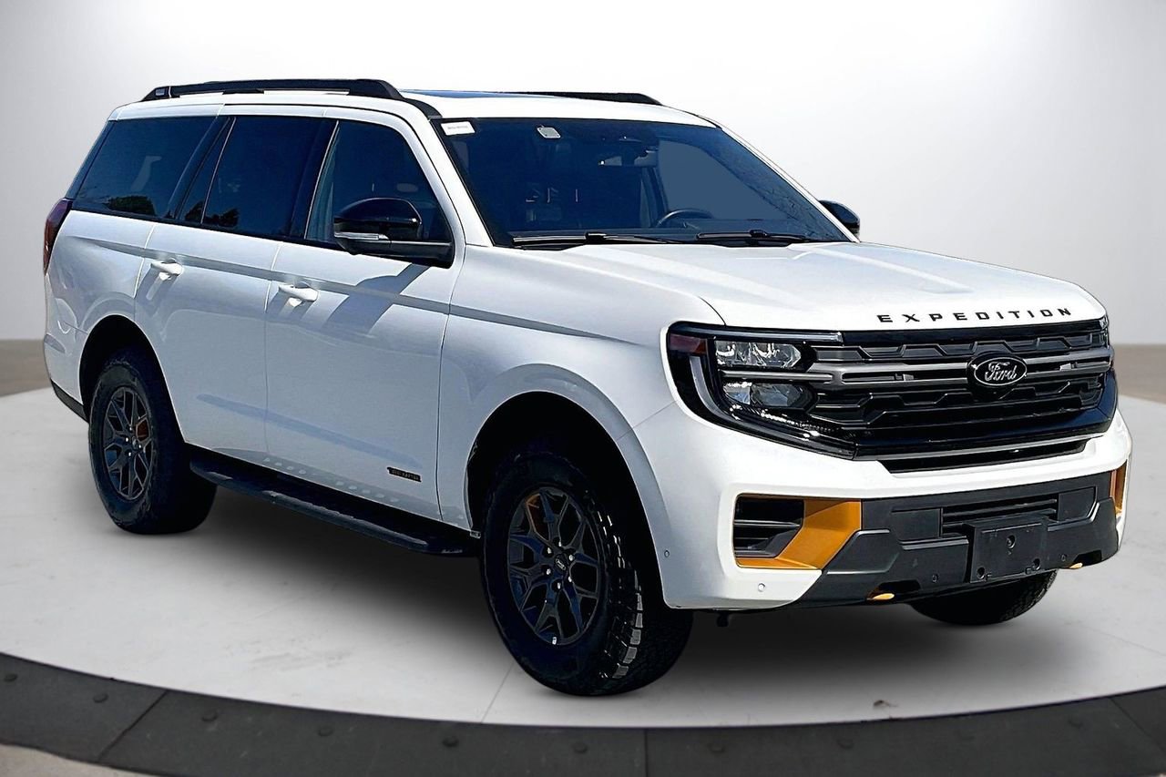 Used 2025 Ford Expedition Tremor image 2