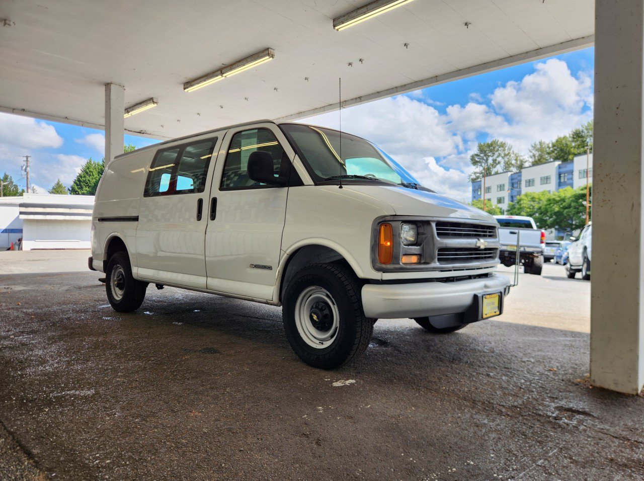 Used 2001 Chevrolet Express 3500 RWD image 7
