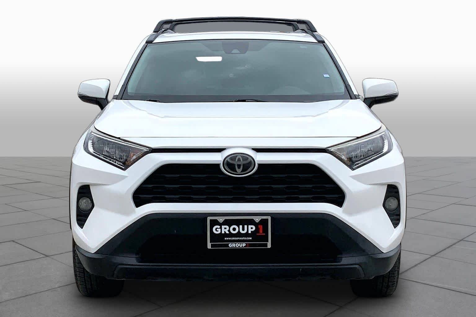 Used 2021 Toyota RAV4 XLE w/ Convenience Package FWD image 4