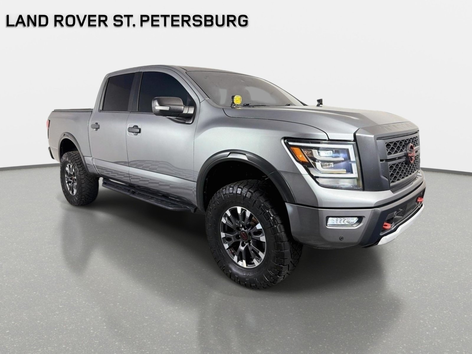 Used 2024 Nissan Titan PRO-4X w/ Pro-4x Convenience Package AWD/4WD image 3