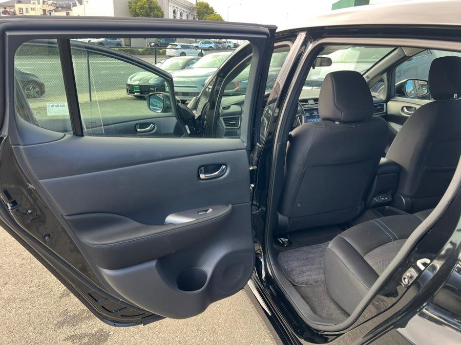 Used 2025 Nissan Leaf S image 37