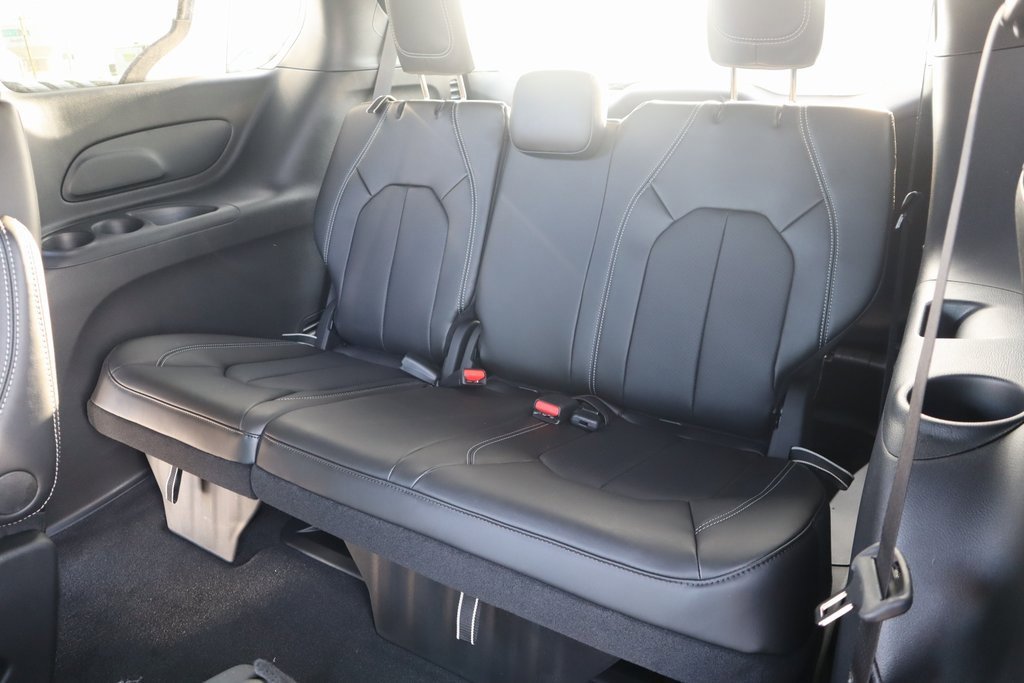 New 2026 Chrysler Pacifica Select image 14