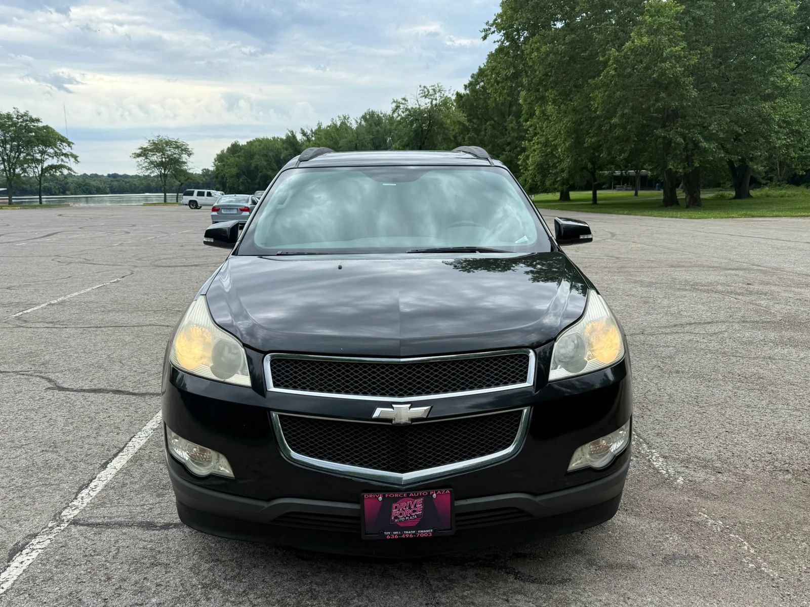 Used 2010 Chevrolet Traverse LT AWD/4WD image 2