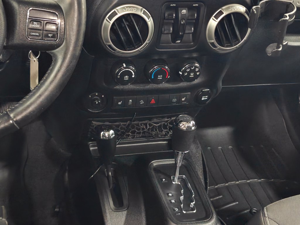 Used 2016 Jeep Wrangler Unlimited Sahara w/ Dual Top Group AWD/4WD image 8