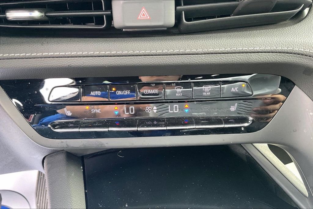 Used 2023 Buick Envision Essence FWD image 15