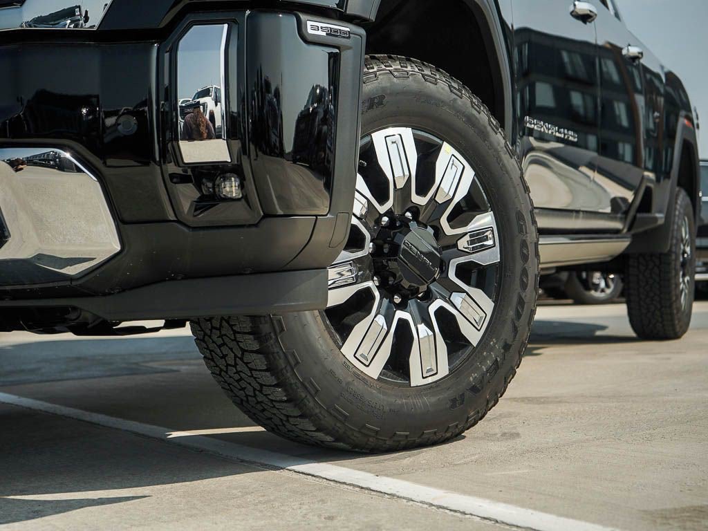 New 2026 GMC Sierra 3500 Denali w/ Denali Reserve Package AWD/4WD image 6