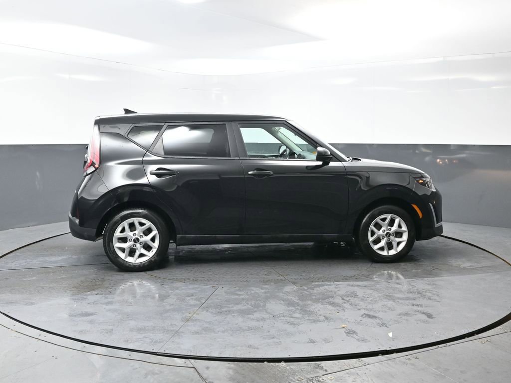 Used 2025 Kia Soul LX w/ LX Technology Package image 3