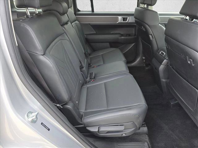 Used 2025 Hyundai Santa Fe SEL image 18