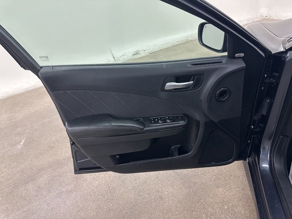 Used 2019 Dodge Charger R/T w/ Blacktop Package RWD image 32
