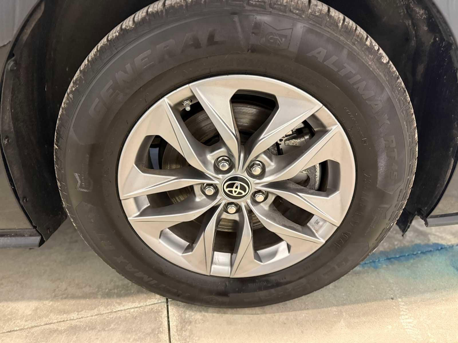 Certified 2023 Toyota Sienna XLE AWD/4WD image 20