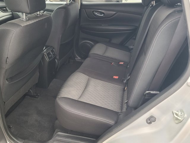 Used 2020 Nissan Rogue SV image 16