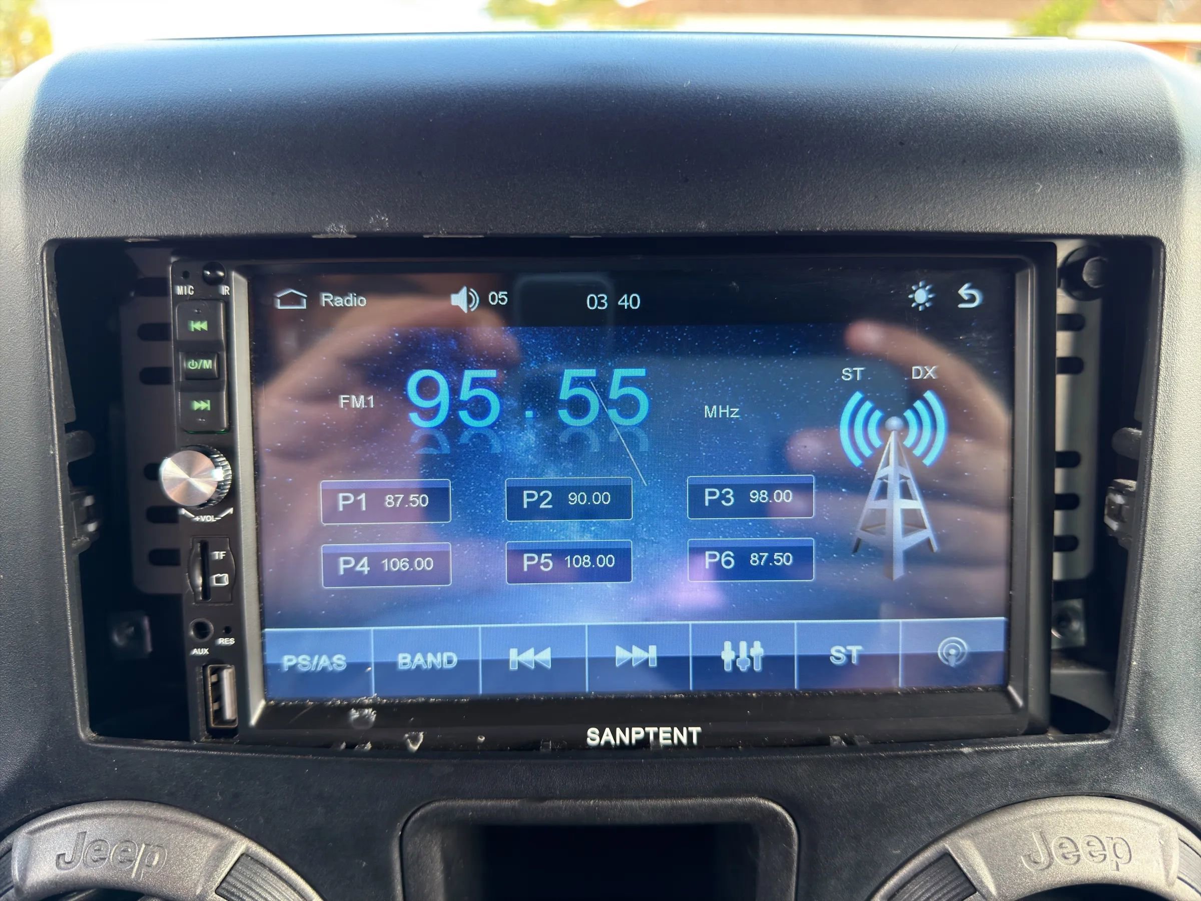 Used 2014 Jeep Wrangler Unlimited Sport w/ Connectivity Group AWD/4WD image 28