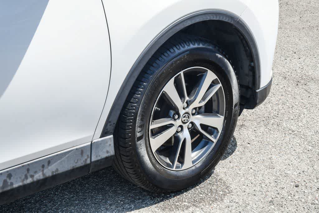Used 2018 Toyota RAV4 XLE FWD image 11