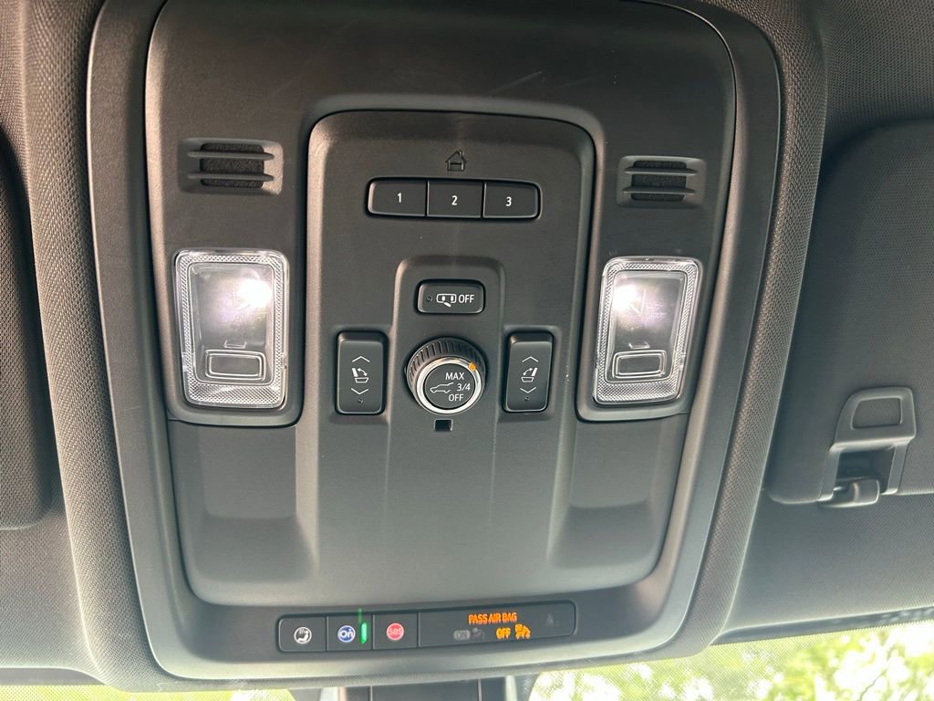 Used 2021 Chevrolet Suburban High Country RWD image 32