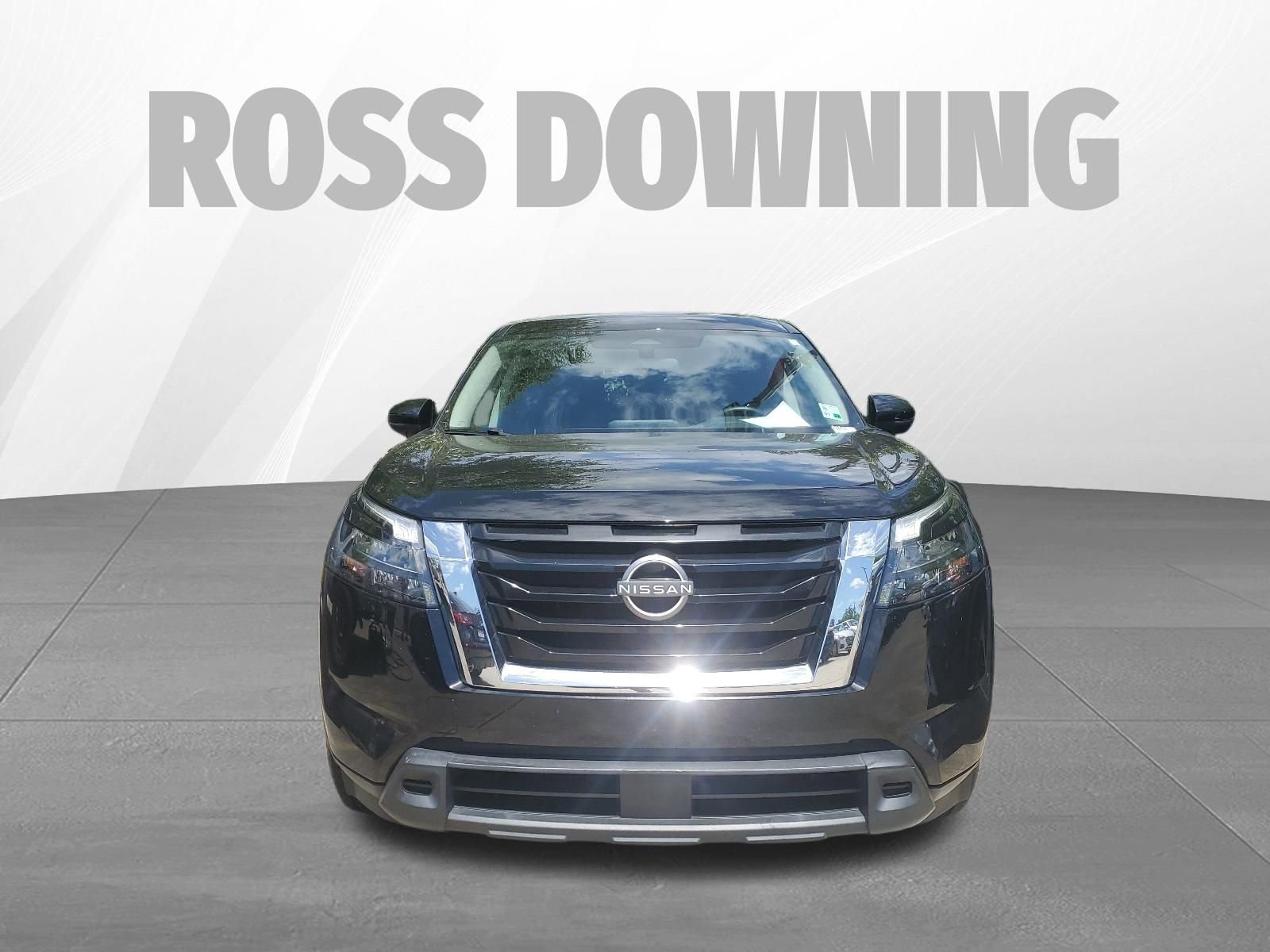 Used 2023 Nissan Pathfinder SV FWD image 2