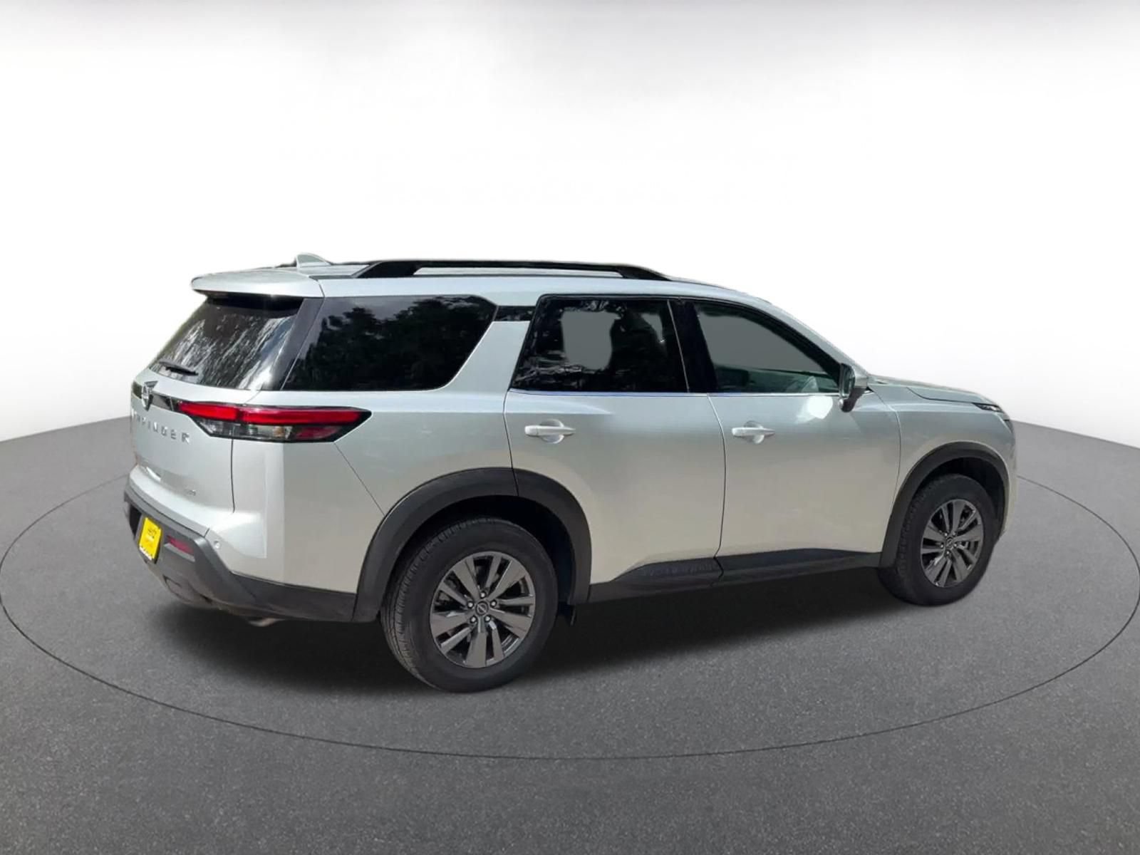 Used 2025 Nissan Pathfinder SV AWD/4WD image 15