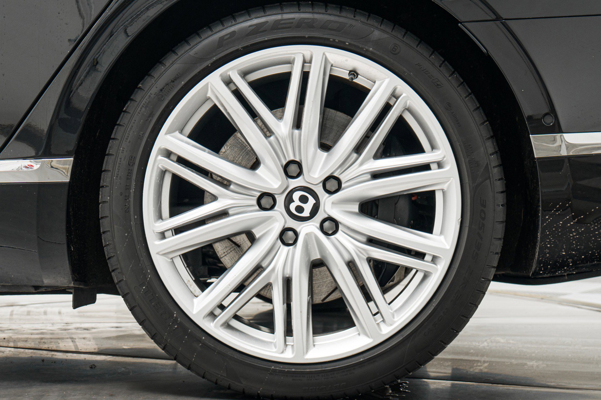 Used 2023 Bentley Flying Spur Plug-In Hybrid image 11