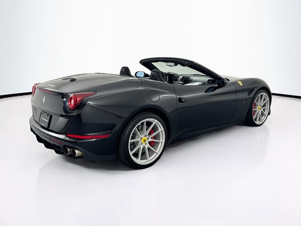 Used 2017 Ferrari California T RWD image 5