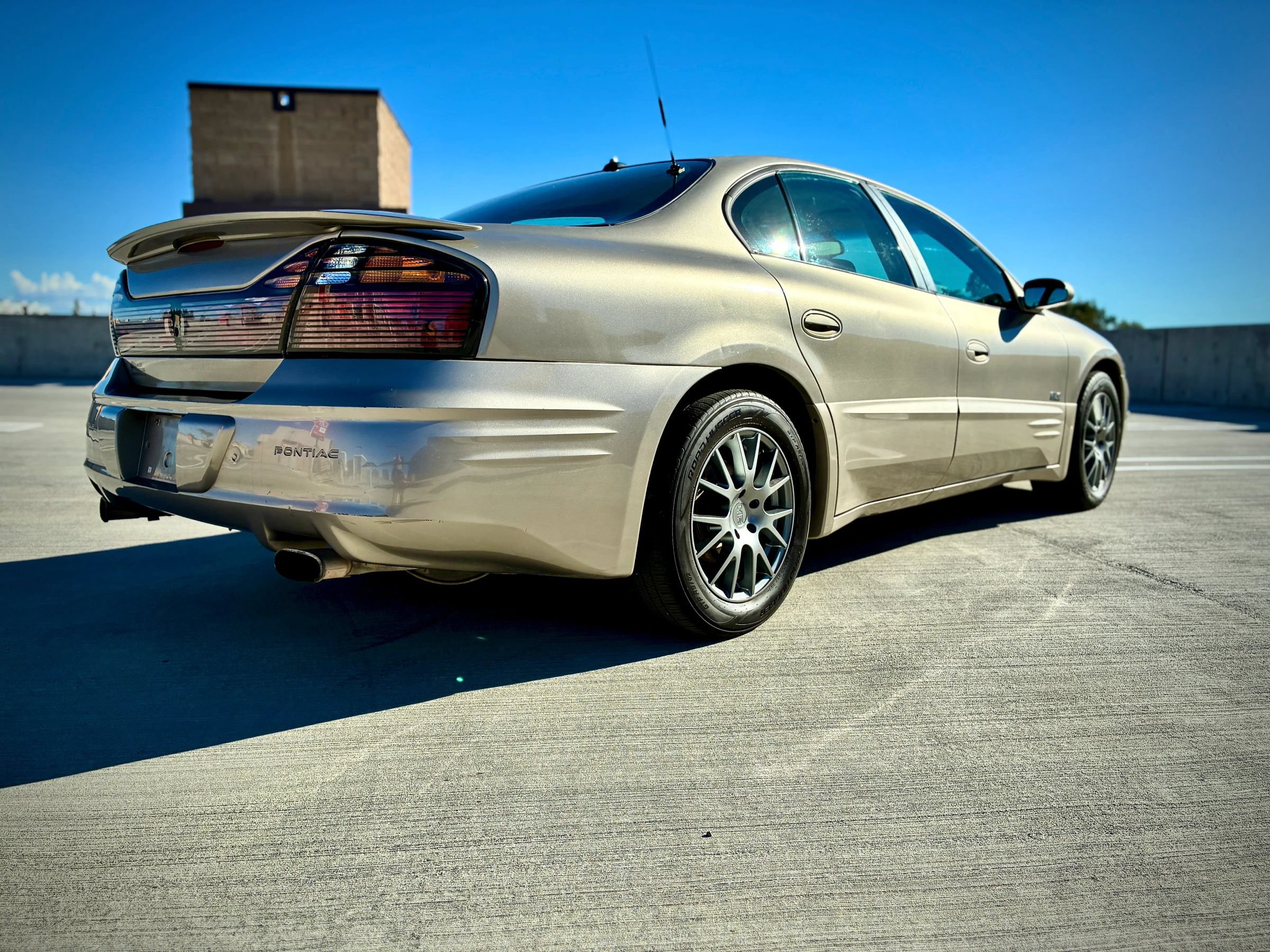 Used 2003 Pontiac Bonneville SLE FWD image 13
