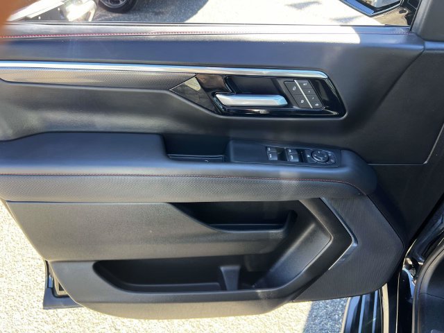 Used 2026 Chevrolet Suburban RST AWD/4WD image 19