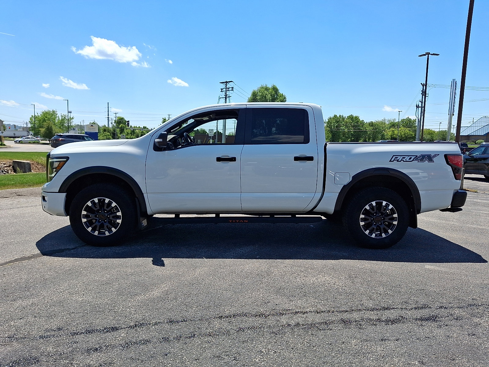 Used 2024 Nissan Titan PRO-4X w/ Pro-4x Convenience Package AWD/4WD image 7