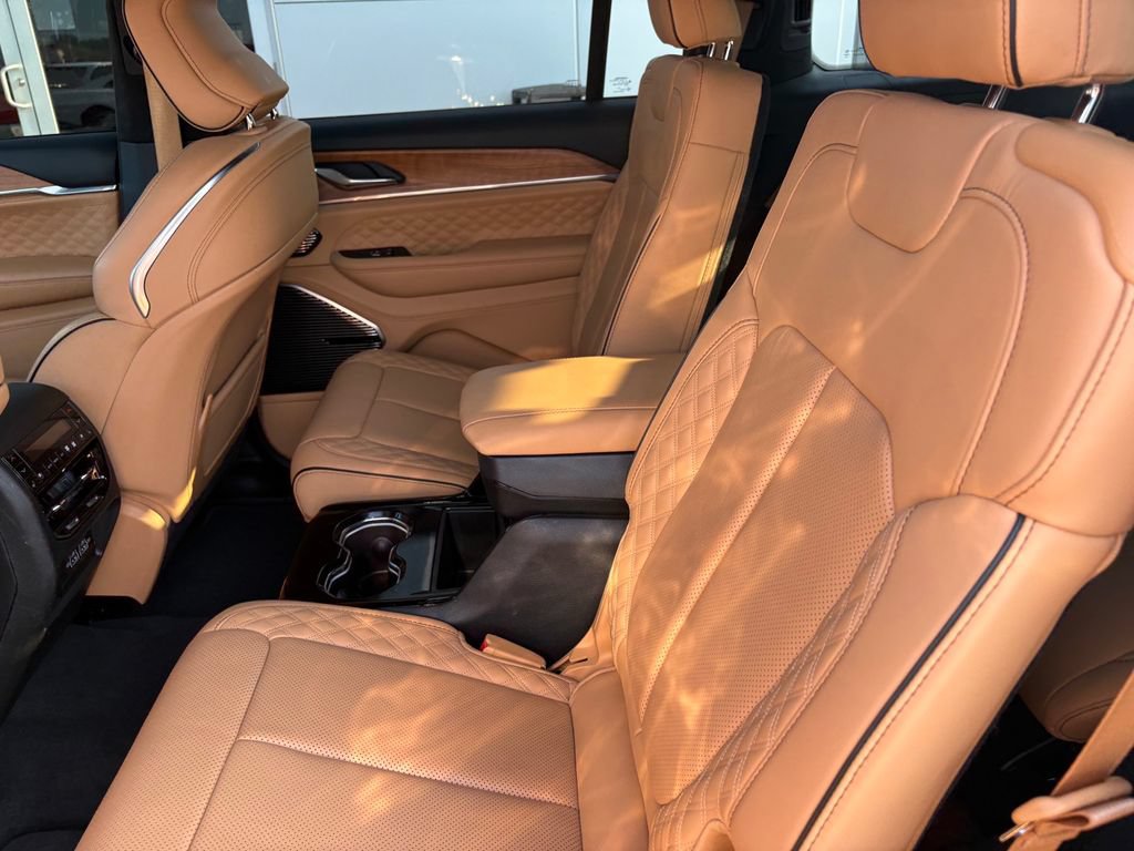 Used 2025 Jeep Grand Cherokee L Summit AWD/4WD image 20