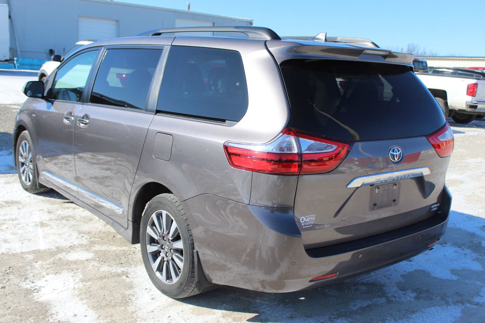 Used 2018 Toyota Sienna Limited Premium w/ Protection Package image 4