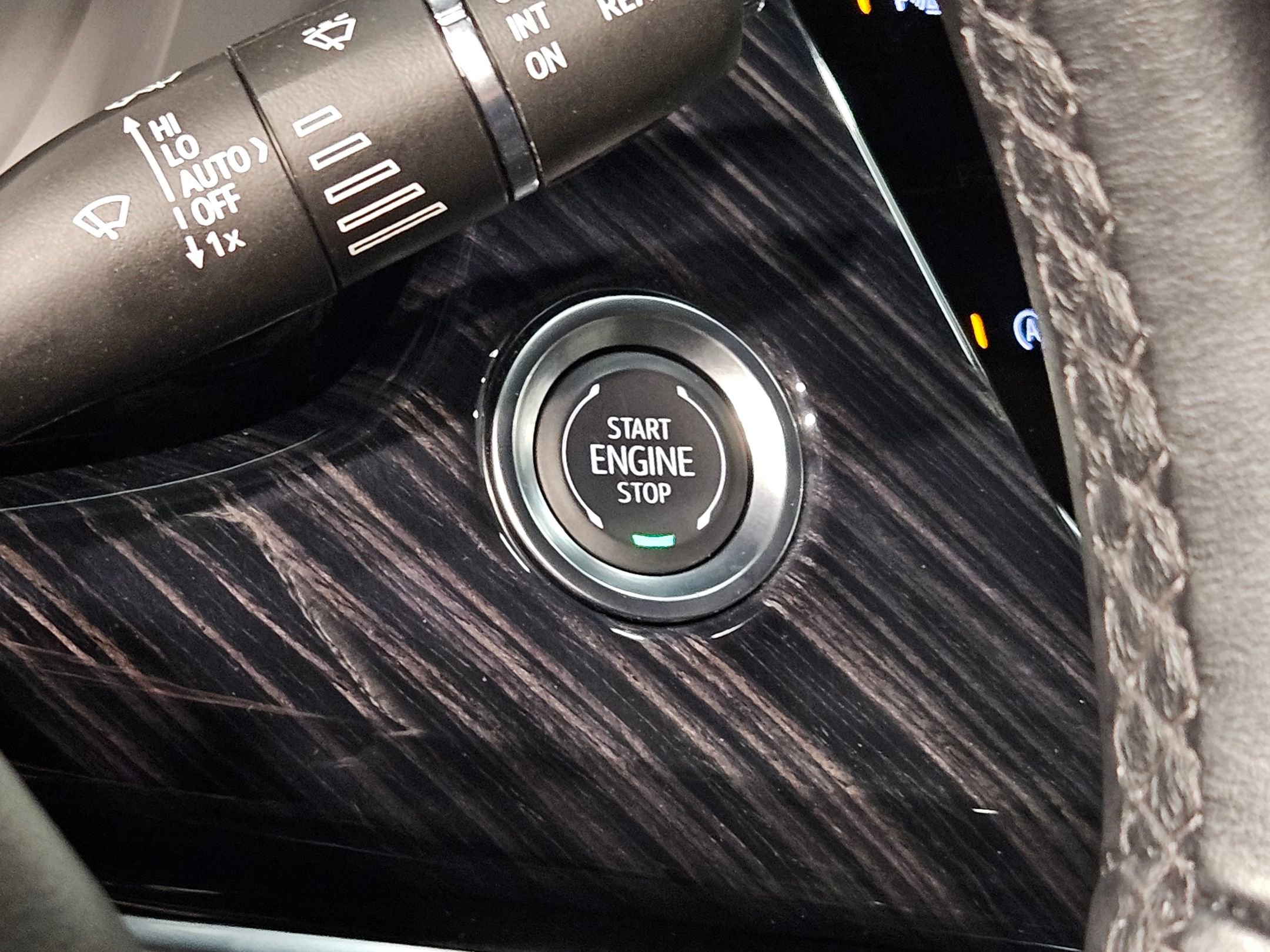 Used 2025 Cadillac XT6 Premium Luxury image 34