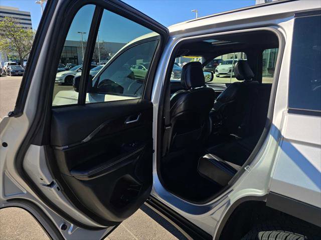 Used 2023 Jeep Grand Cherokee Altitude image 17