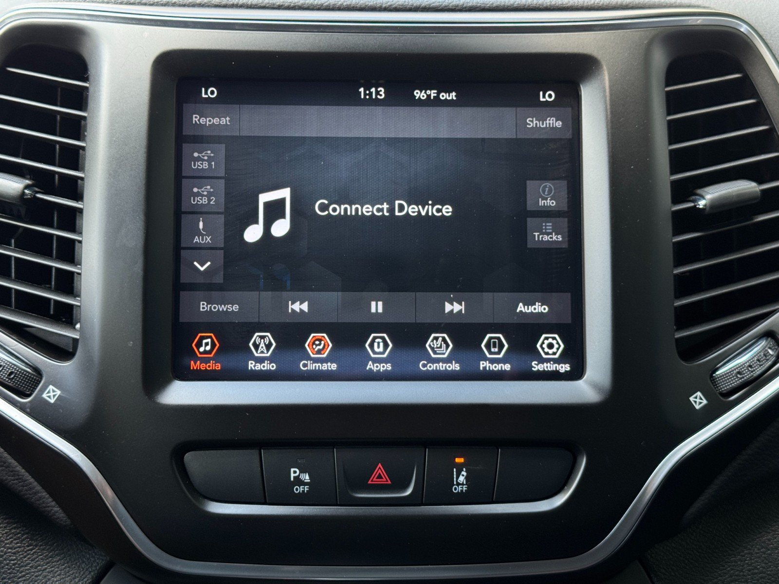 Used 2021 Jeep Cherokee Latitude Lux w/ Comfort/Convenience Group AWD/4WD image 23