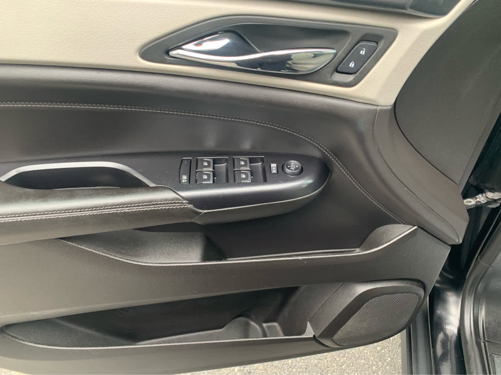 Used 2016 Cadillac SRX FWD image 13