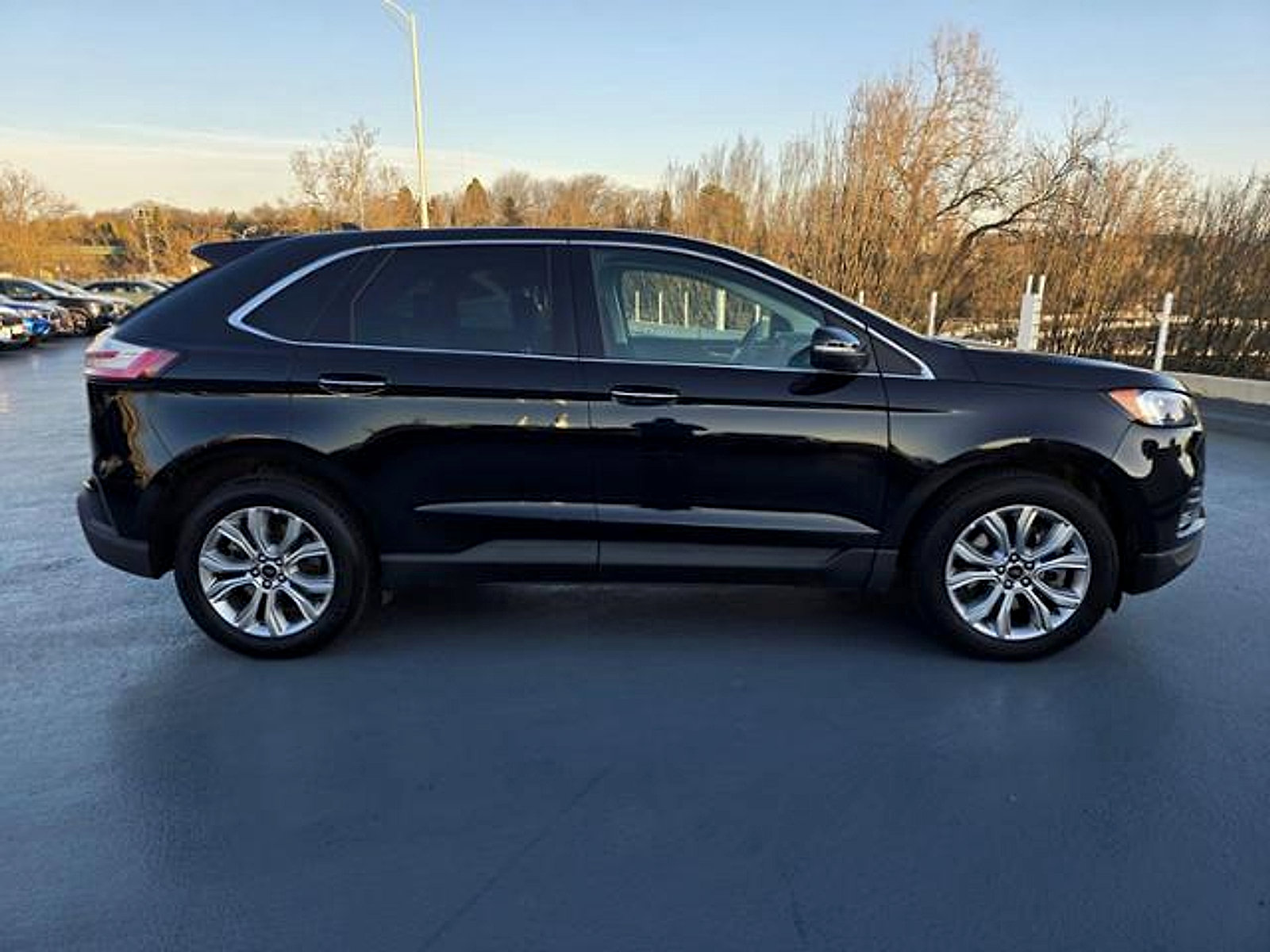 Used 2024 Ford Edge Titanium image 2