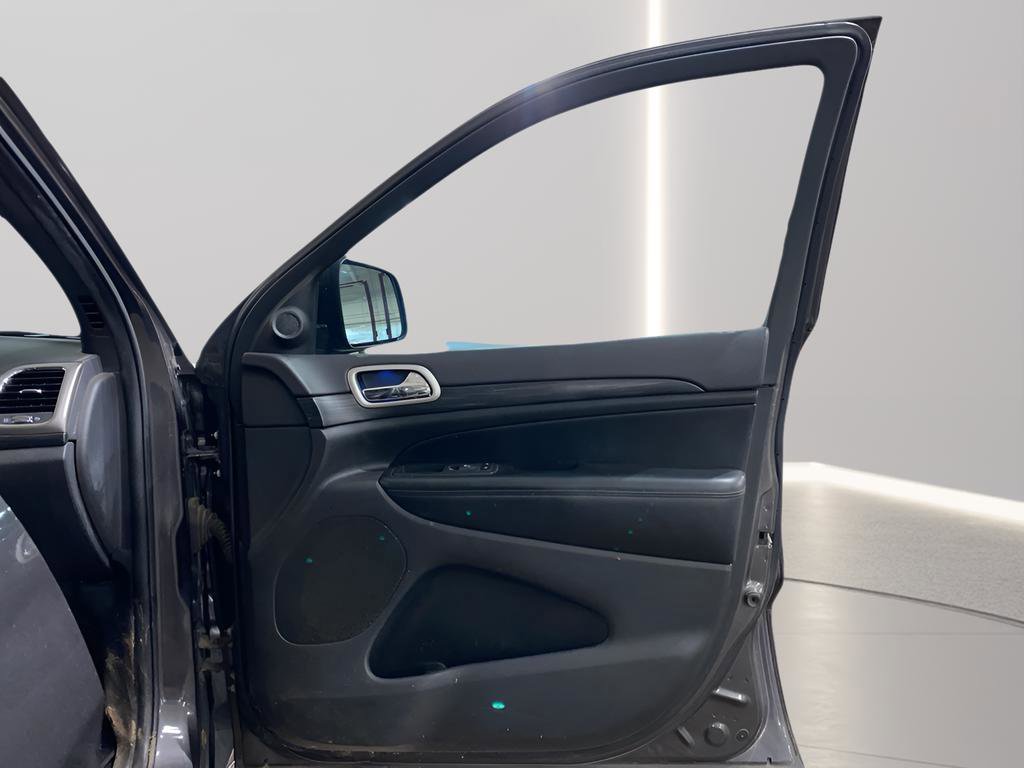 Used 2020 Jeep Grand Cherokee Altitude image 23