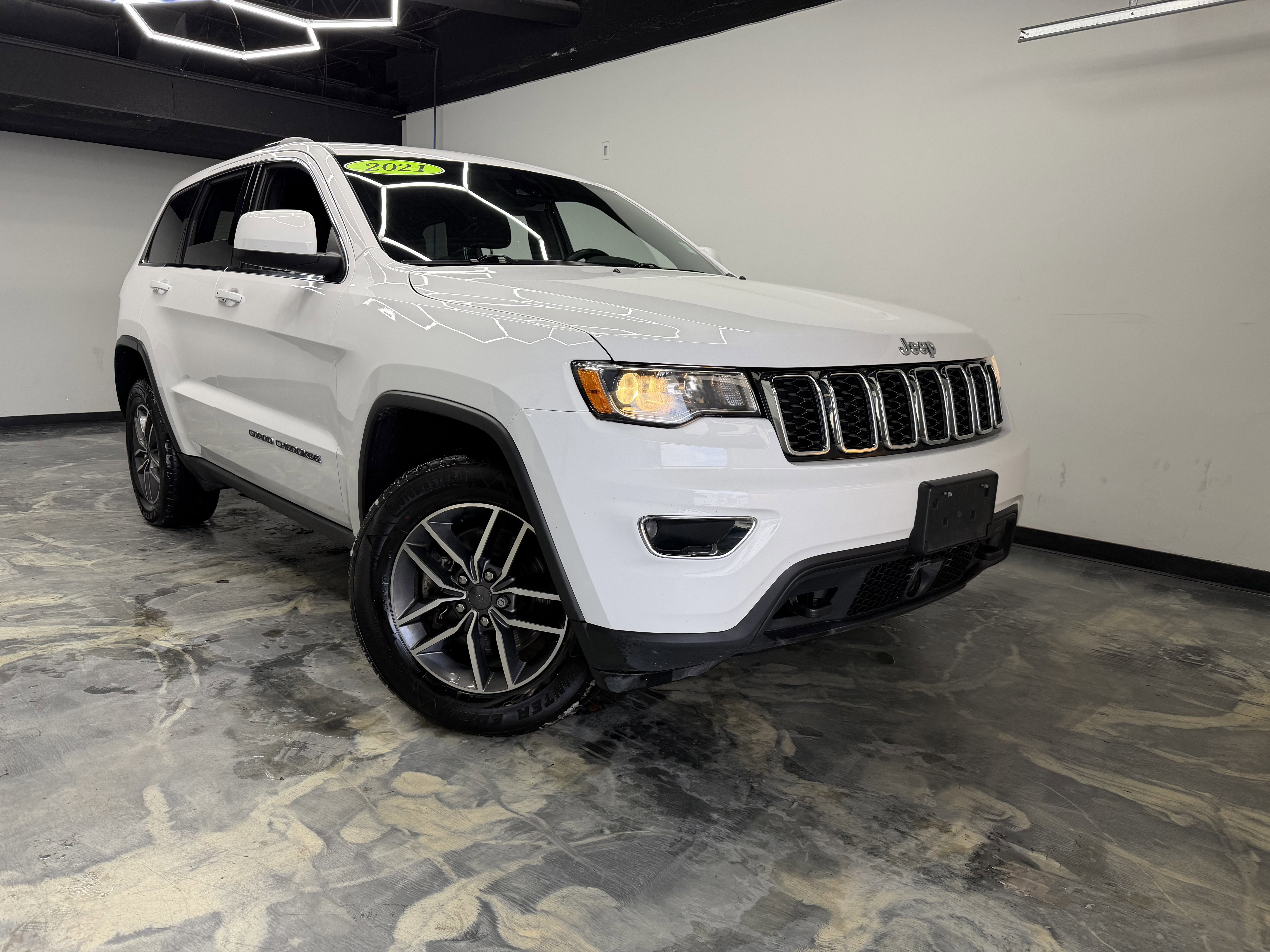 Used 2021 Jeep Grand Cherokee Laredo image 6