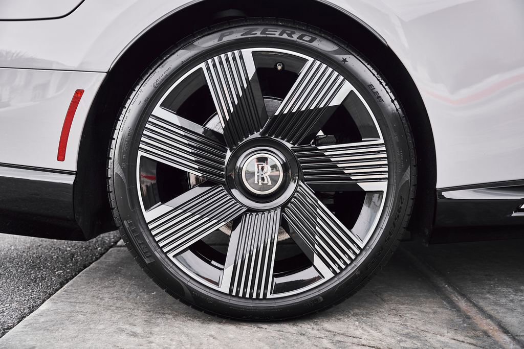 Used 2025 Rolls-Royce Spectre w/ Spectre Launch Package image 18