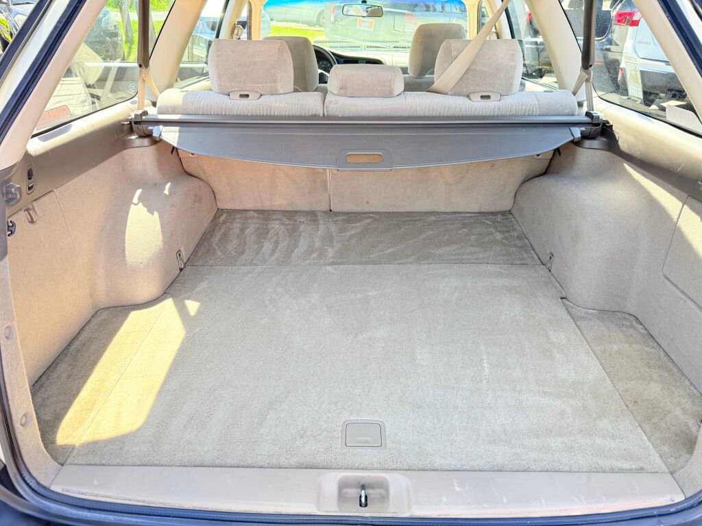 Used 2002 Subaru Outback Wagon AWD/4WD image 9