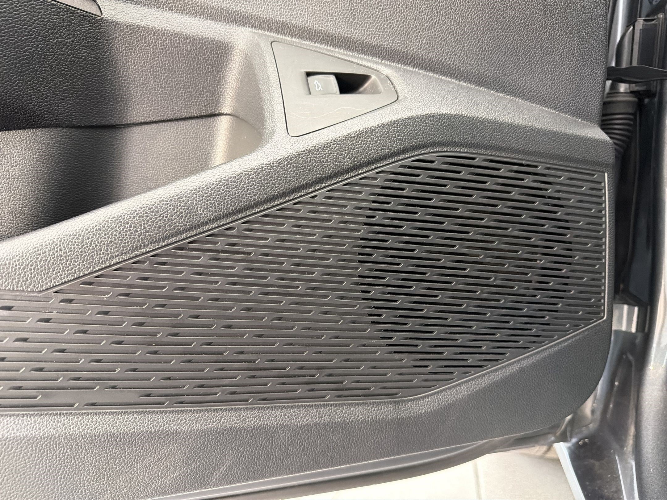 Used 2025 Volkswagen Jetta SE w/ Sunroof Package FWD image 25