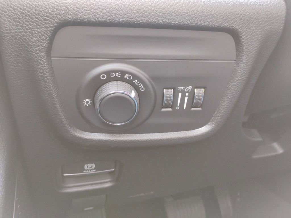 New 2025 Jeep Grand Cherokee 4WD image 38