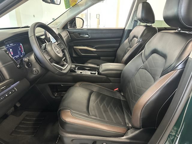 Used 2024 Nissan Pathfinder Platinum w/ Cargo Package AWD/4WD image 28