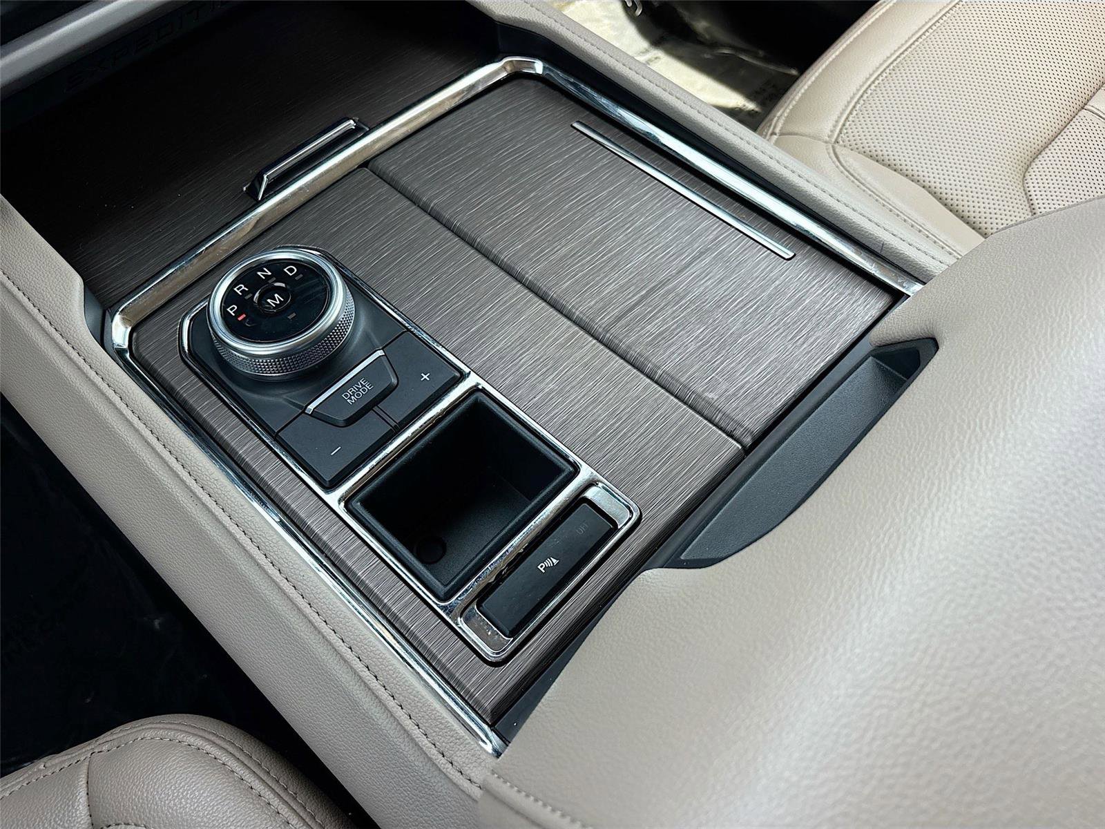 Used 2024 Ford Expedition Limited image 20