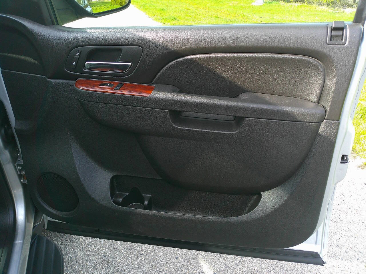 Used 2013 Chevrolet Suburban LT image 17