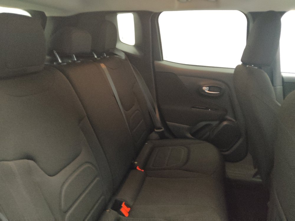 Used 2021 Jeep Renegade Latitude FWD image 19